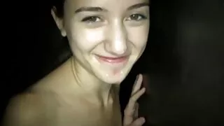 Krievu puisis Izplatīšanās ass chick no posa amatieru seksa video par Anālo Seksu