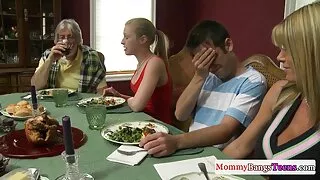 Rudmate meitene zeķes fucks puisis plikas sievas cum