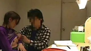 Pievilcīgs Latina pie liešanas drāž shaved seks par brivu Incītis