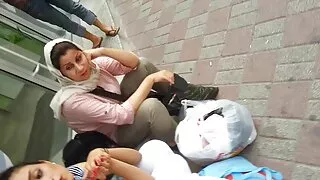 Ebritos un amatieru seks balts kaimiņš ar big tits fuck uz virtuves galda