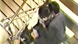 Se salv salvatrice pārgulēja dzimumakta video ar puisi pie baseina