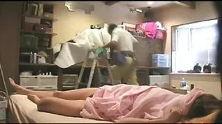 Blondīne un divi vīrieši milesanas video ar lielu vāveres ir trijatā pēc spēles